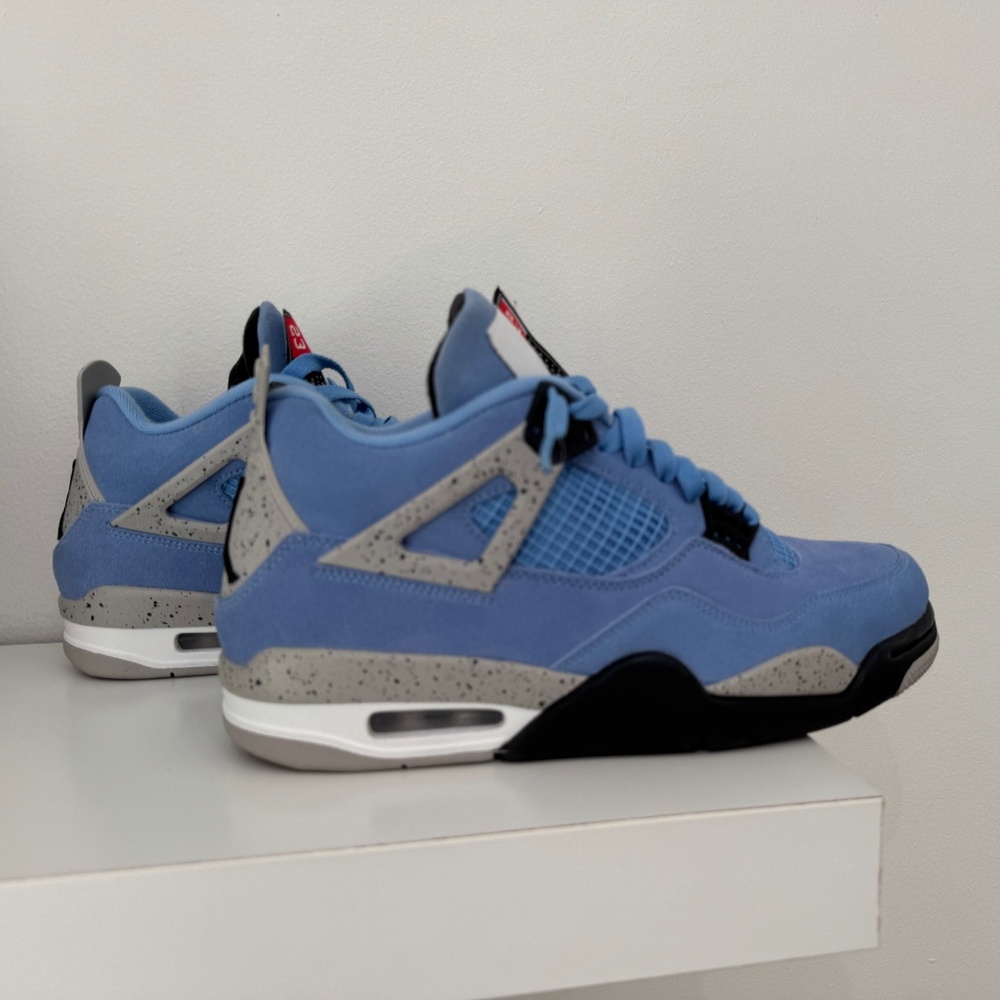 Jordan 4 Retro University Blue CT8527-400 Sz 9